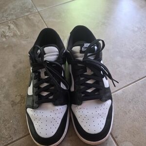 Nike Men's Black and White Sneakers